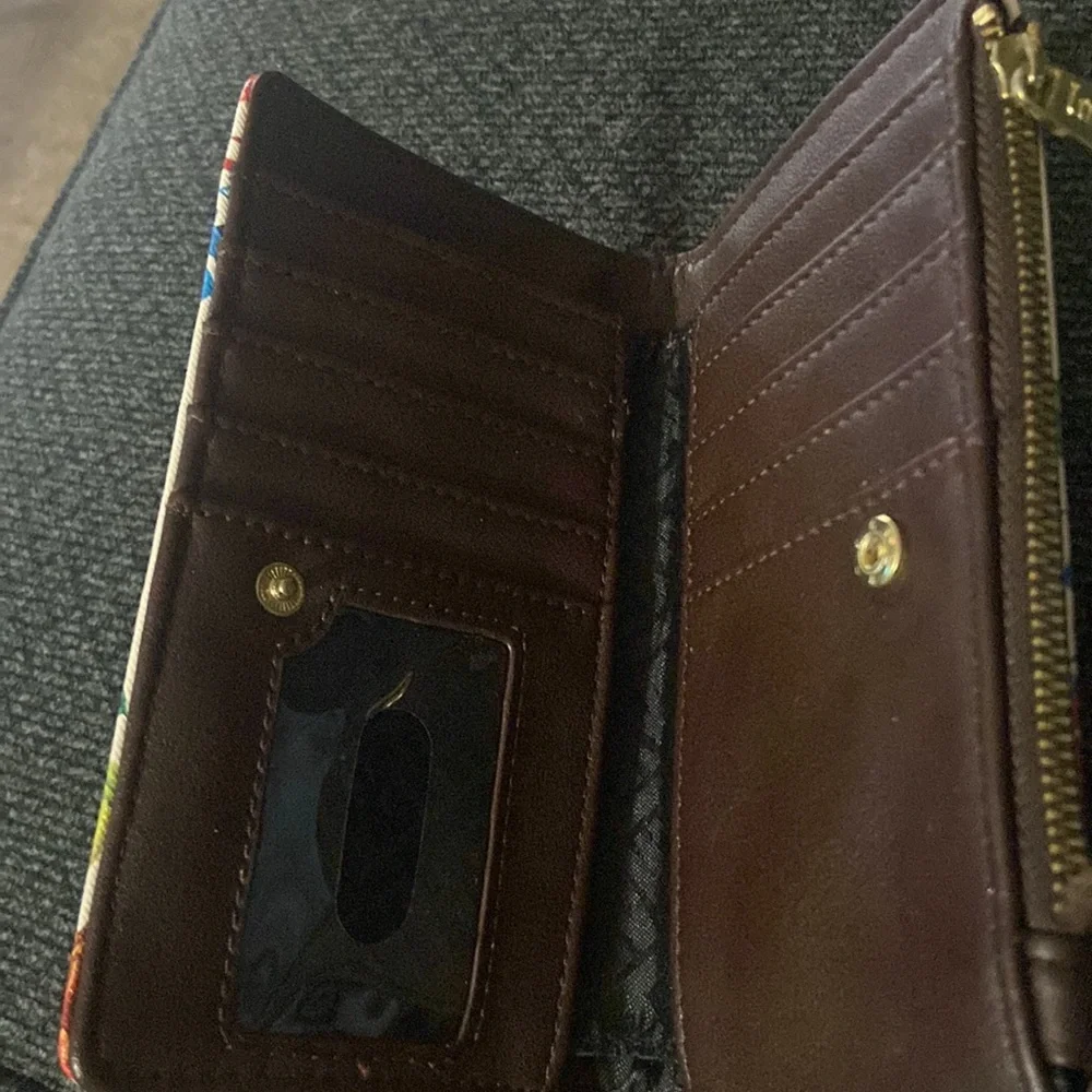 Disney Marvel Captain Marvel Loungefly wallet like new - Picture 3 of 4